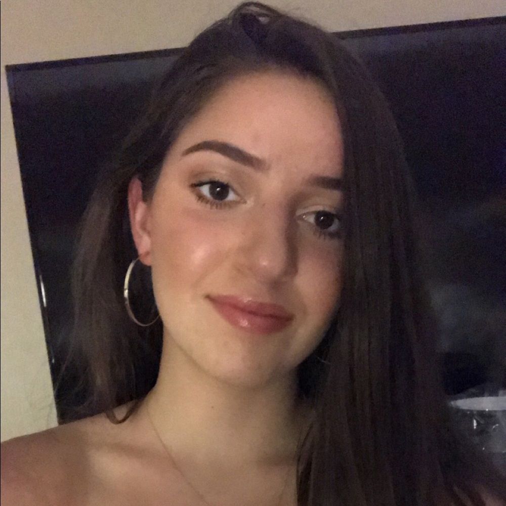 Meet your Posher, Carrie